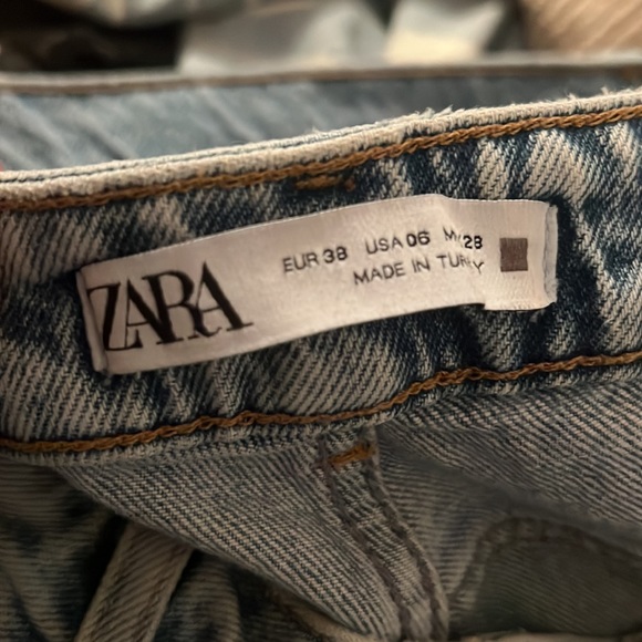 ZARA straight cut jeans with rips - Picture 2 of 2